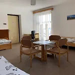 Hostel Turisticka Shb ,strbske Pleso - Vysoke Tatry *