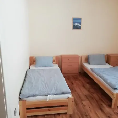 Turisticka - Parking بيت شباب Štrbské Pleso