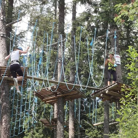 Turisticka - Parking Hostel