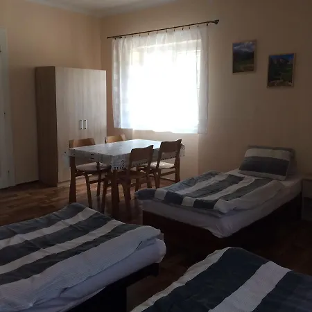 Turisticka - Parking אכסניה Štrbské Pleso